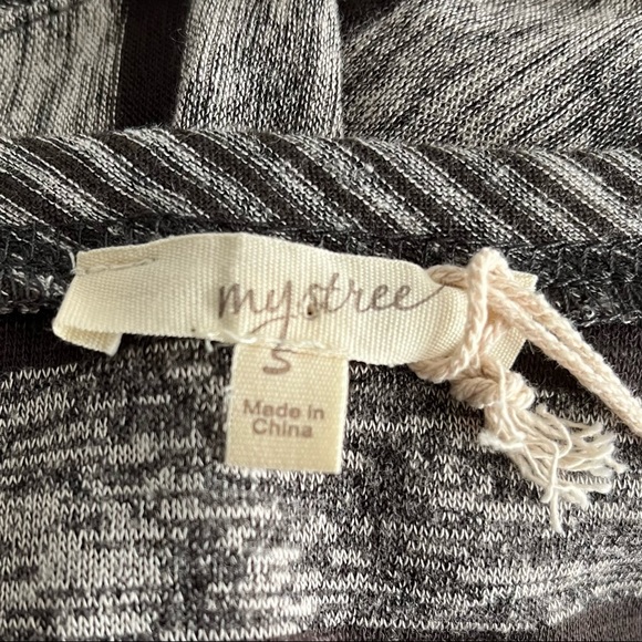 •Mystree• NWT Black and Grey Striped Long Sleeve Tee - Size Small - Picture 2 of 10